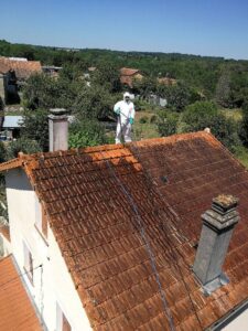 Nettoyage de toiture avec protection