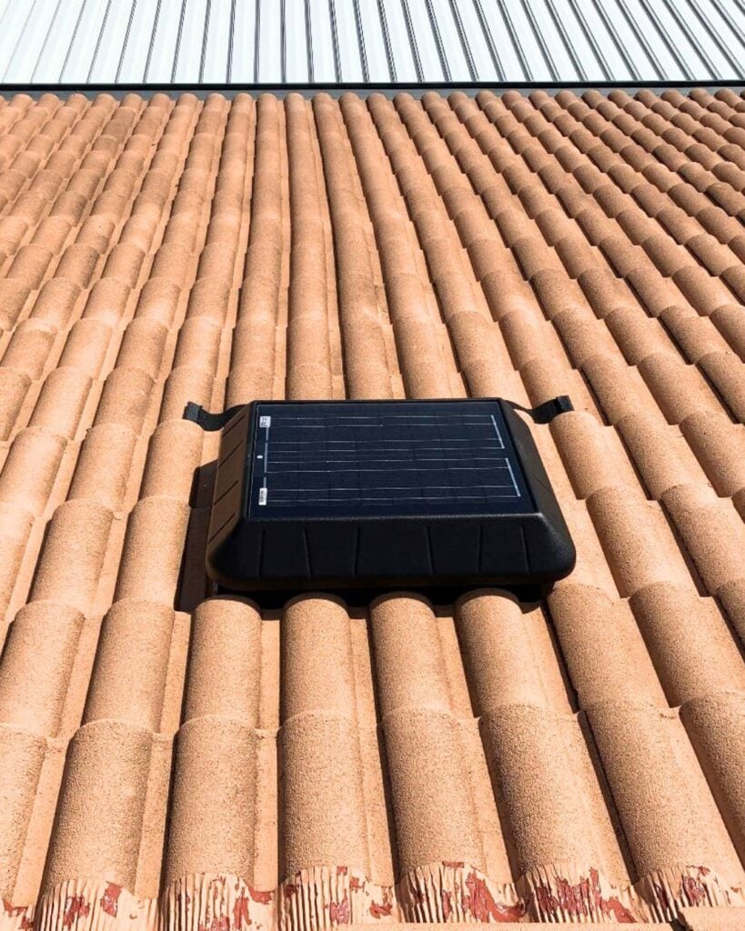extracteur air solaire toiture tuiles