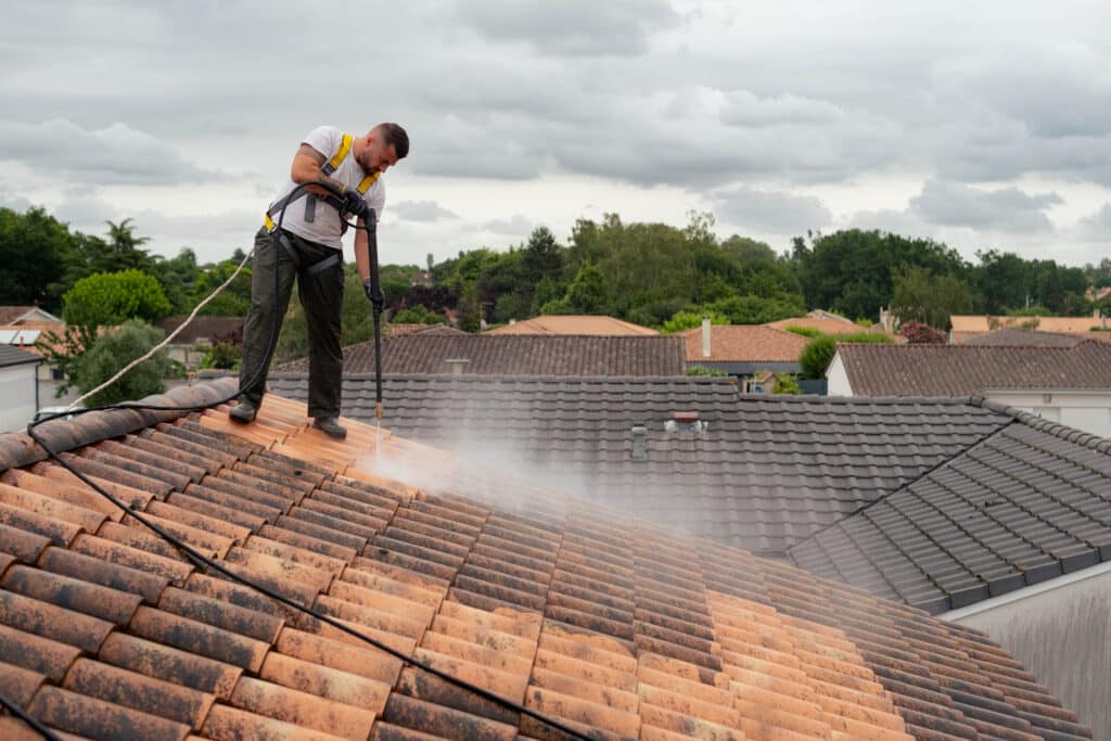 Application d'un hydrofuge sur une toiture